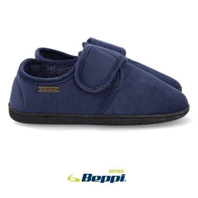Tênis de casa azul escuro com fecho de velcro e interior peludo