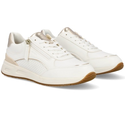 Ténis brancos com detalhes dourados e sola castanha.