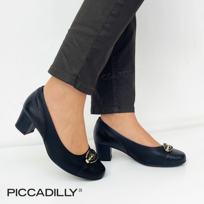 Sapatos de salto médio quadrado em couro preto com detalhe dourado