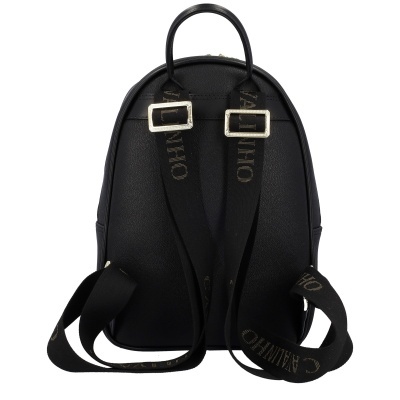 Mochila preta com alças largas e texto decorativo