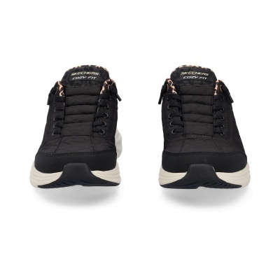 Par de sapatilhas pretas Skechers Cozy Fit com sola branca e detalhes animal print