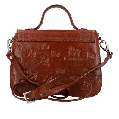 Mala castanha em pele com padrão em relevo e alças