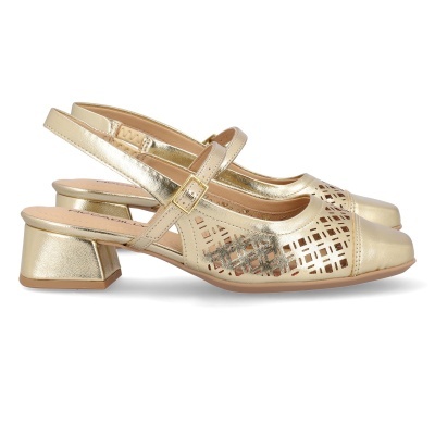 Sandálias douradas com salto médio e recortes geométricos