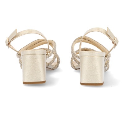 Sandálias douradas com salto médio e tiras com strass