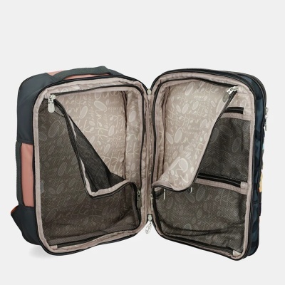 Mala de viagem com interior forrado e bolsos em rede