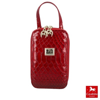 Bolsa vermelha textura pele crocodilo com fecho dourado e logo Cavalinho