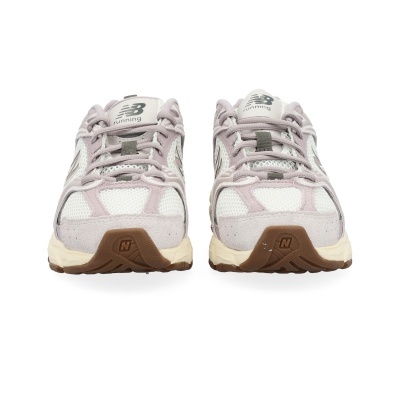 Ténis de corrida New Balance branco e bege claro frontal