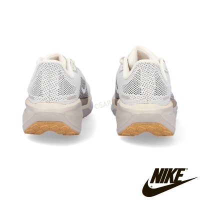 Sapatilhas Nike brancas e cinza vistas de trás