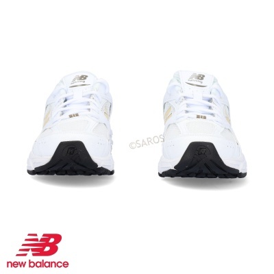 Sapatilhas desportivas New Balance brancas com detalhes cinzentos e bege