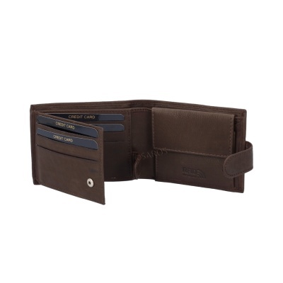 Carteira em pele castanha com vários compartimentos para cartões e um bolso com aba e botão