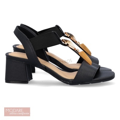 Sandálias pretas com salto médio e detalhe dourado e bege