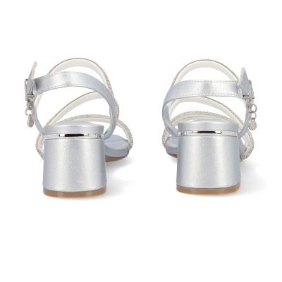 Sandálias de salto médio prateadas com tiras e fecho de fivela lateral