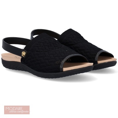 Sandálias pretas Modare Ultra Conforto em fundo branco