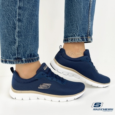 Ténis desportivos azuis escuros Skechers com sola branca e detalhes bege