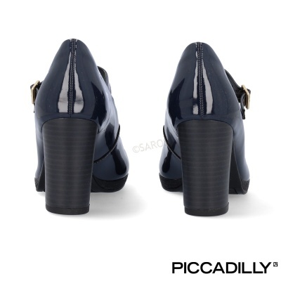 sapatos de salto alto azul escuro em verniz com salto largo e fivela dourada