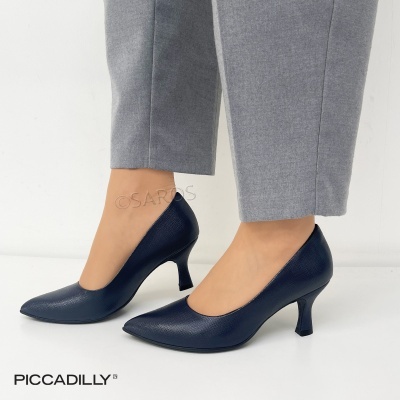 Sapatos de salto médio em pele azul escura com textura fina