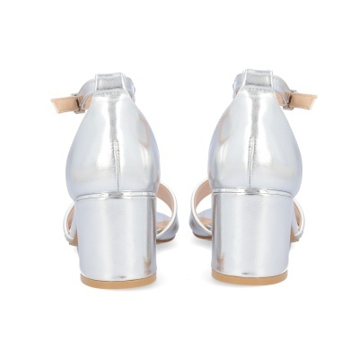 Sandálias de salto médio largo prateadas com tiras e fivela
