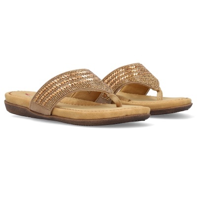 Chinelos femininos castanhos com tiras decoradas e sola bege.