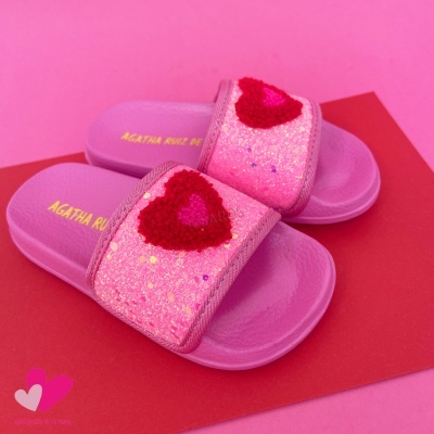 Chinelos rosa com corações vermelhos e cor de rosa e marca dourada AGATHA RUIZ DE LA PRADA