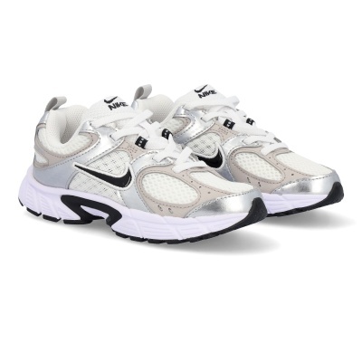 Sapatilhas desportivas Nike brancas e prateadas com logo preto