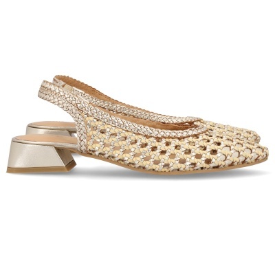 Sapatos femininos dourados com trama entrelaçada e salto médio quadrado