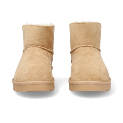 Botas bege de inverno em camurça com interior felpudo branco