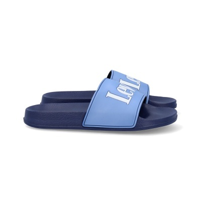 Chinelos Levis com sola azul escuro e tira azul claro com texto branco