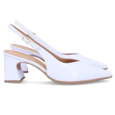 Sapatos de salto alto brancos em verniz com tira ajustável e biqueira apontada