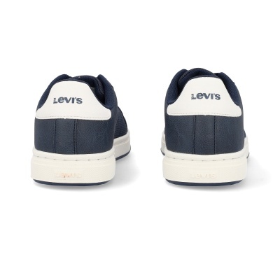 Ténis Levis azuis com detalhe branco e sola branca vistos de trás