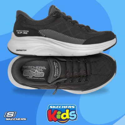 Ténis infantis pretos Skechers Slip-Ins com sola branca e detalhes cinzentos em fundo azul com logos Skechers Kids