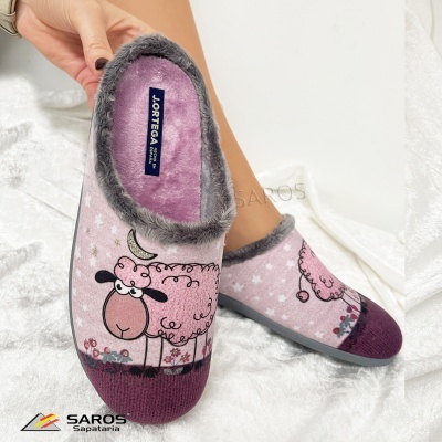 Chinelos femininos rosa com desenho de ovelha e forro felpudo cinzento