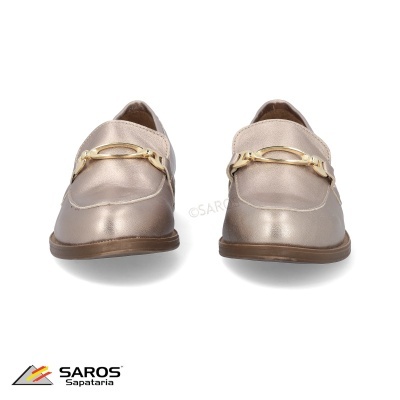 Sapatos mocassim champanhe com detalhe dourado