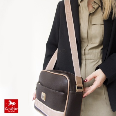 Mala de ombro castanha escura com alça bege CAVALINHO