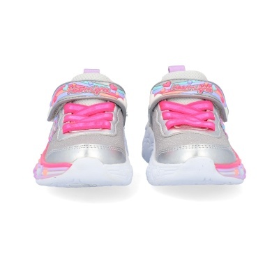 Sapatilhas infantis prateadas com detalhes rosa e azul, atacadores rosa e velcro com texto Barbie.