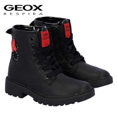 Botas pretas estilo militar com atacadores e detalhes vermelhos para criança