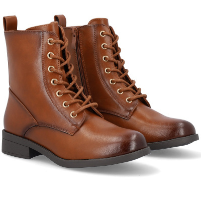 Botas de couro castanho com atacadores e fecho lateral