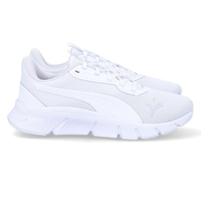 Ténis brancos da PUMA lado esquerdo sobre fundo branco