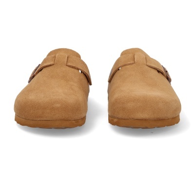 Sapatos castanhos claros em estilo mocassim com fivela lateral