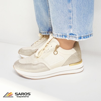 Ténis bege e branco com fecho lateral e sola branca