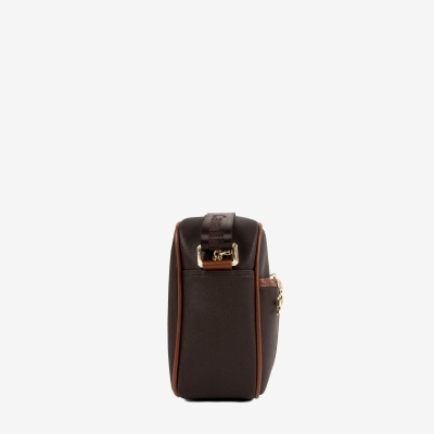 Bolsa castanho escuro com bordas castanhas e fivela dourada com nome CALVIN KLEIN