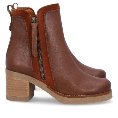 Botins castanhos com salto médio e fecho lateral