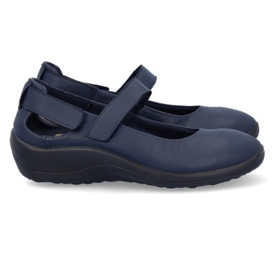 Sapatos Mary Jane azuis com tiras de velcro e sola preta