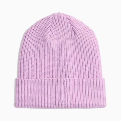 Gorro de malha rosa claro com textura canelada e aba dobrada