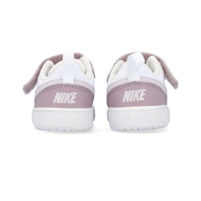 Sapatilhas Nike para criança branco e rosa vista de trás