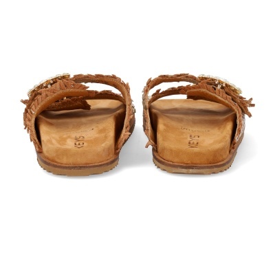 Chinelos camel com tiras franjadas e sola de borracha