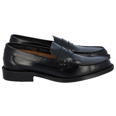 Sapatos pretos de couro estilo mocassim lado