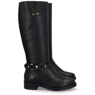 Botas altas pretas com fivelas e rebites dourados
