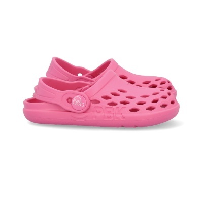Sandálias tipo clog cor-de-rosa com furos e alças ajustáveis.
