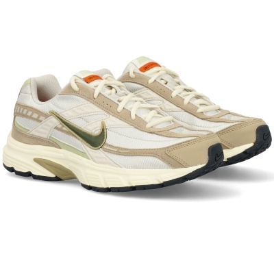 ténis desportivos creme bege e verde com sola branca e preta e logótipo Nike