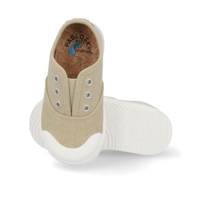 Sapatilhas infantis bege com sola branca, biqueira de borracha e interior de cortiça com marca PABLOSKY Barefoot.